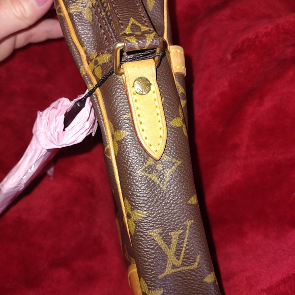 AUTHENTICATED, VINTAGE (LV) Louis Vuitton Monogram Danube Crossbody Bag - Picture 2 of 15